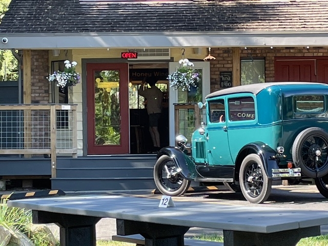 Festina Lente Estate Winery (Meadery)